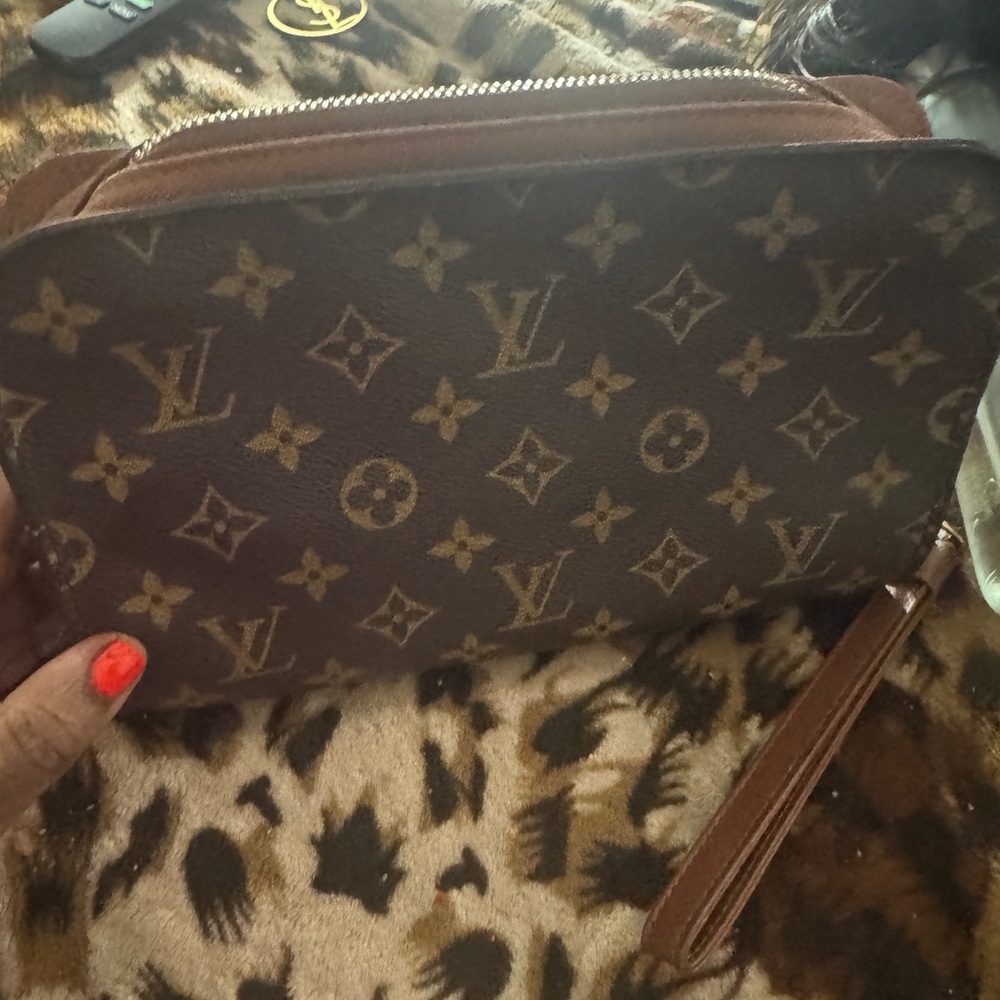 Louis Vuitton Monogram Wristlet Clutch in Brown